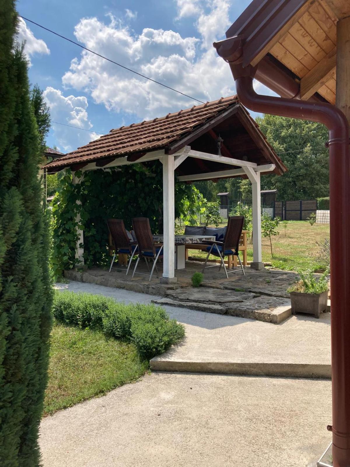 Holiday Home Tunnel Ravne Visoko Buitenkant foto