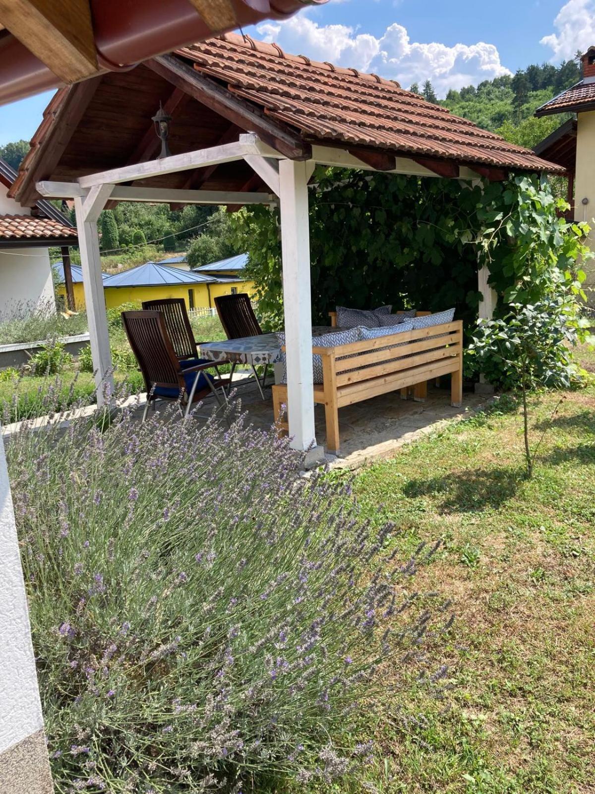 Holiday Home Tunnel Ravne Visoko Buitenkant foto